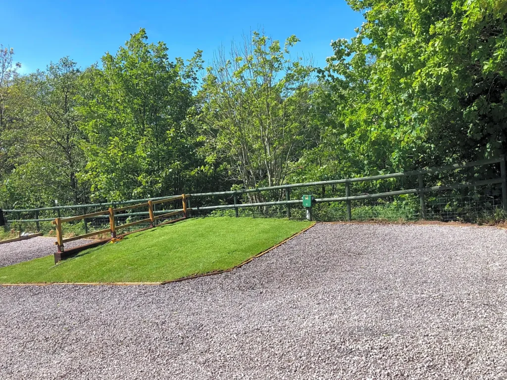 Fully-serviced hardstanding and grass touring pitch (super)